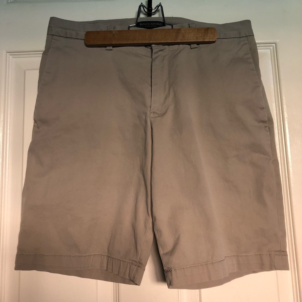 Banana Republic 9” Slim Stretch Cotton Short